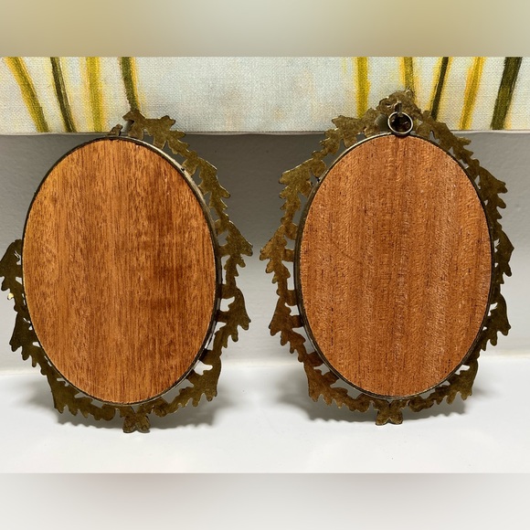 Two Antique Japanese Petit Pointe Embroidery Pictures in Ornate Oval Frame - Picture 5 of 9